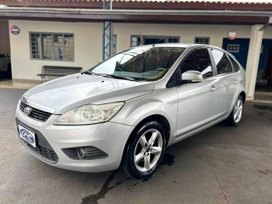 FORD FOCUS 1.6 GL 16V FLEX 4P MANUAL FORD FOCUS 1.6 GL 16V FLEX 4P MANUAL